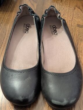 Abeo Black Women's Ballet Flats with Gathered Heel